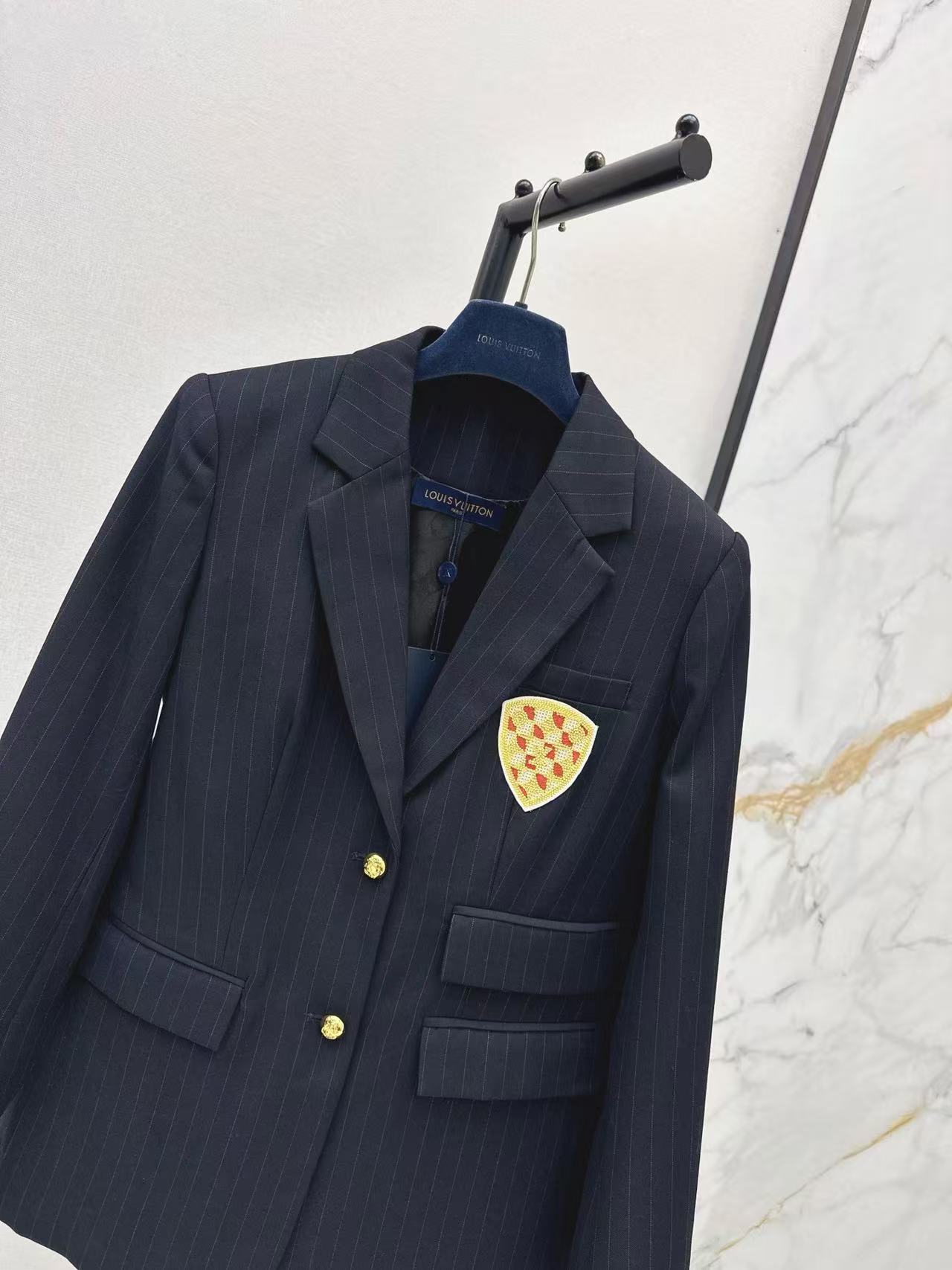 LV ストライプ柄スーツジャケット【50％割引+送料無料】