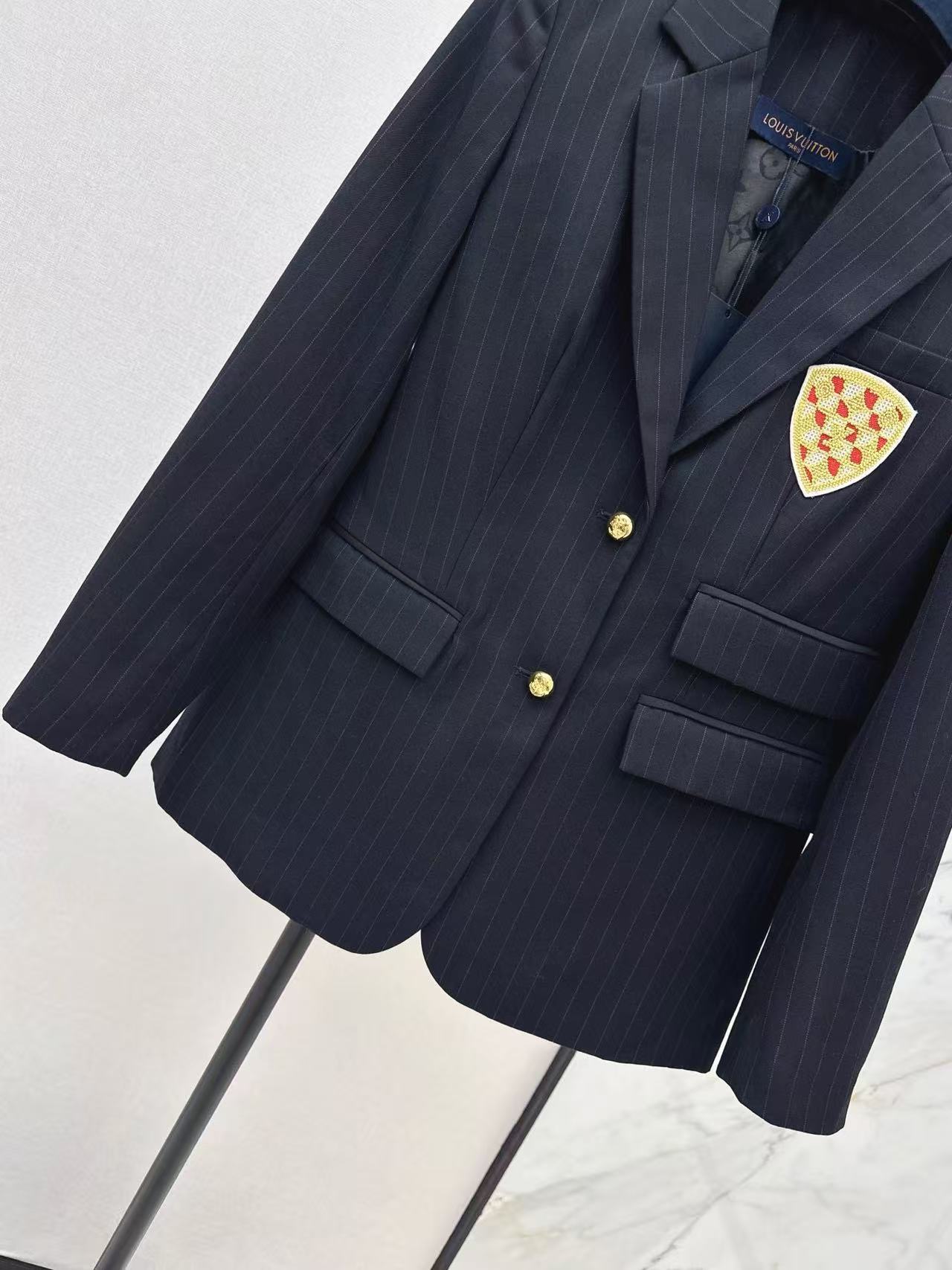 LV ストライプ柄スーツジャケット【50％割引+送料無料】