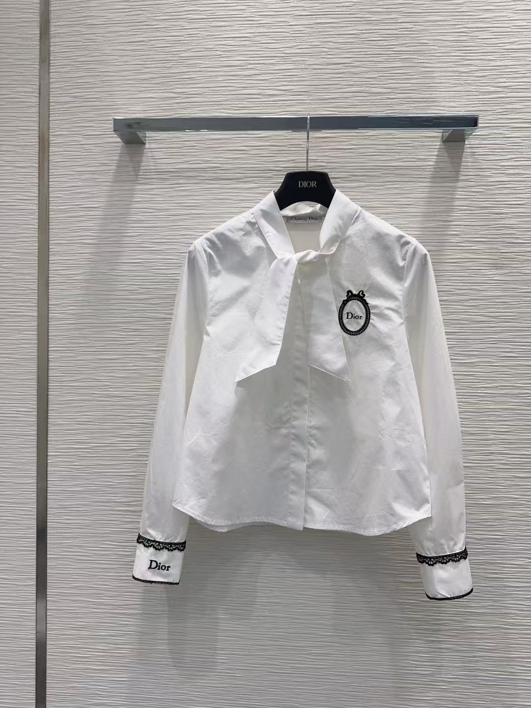 DI0R刺繍文字入り長袖シャツ【50％割引+送料無料】