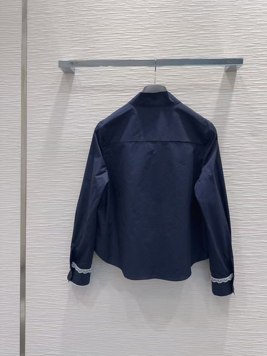 DI0R刺繍文字入り長袖シャツ【50％割引+送料無料】