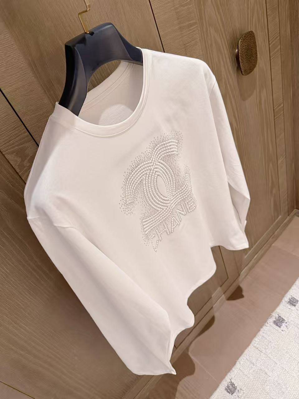 CHANE1 ダブルCビーズ付き長袖Tシャツ【50％割引+送料無料】
