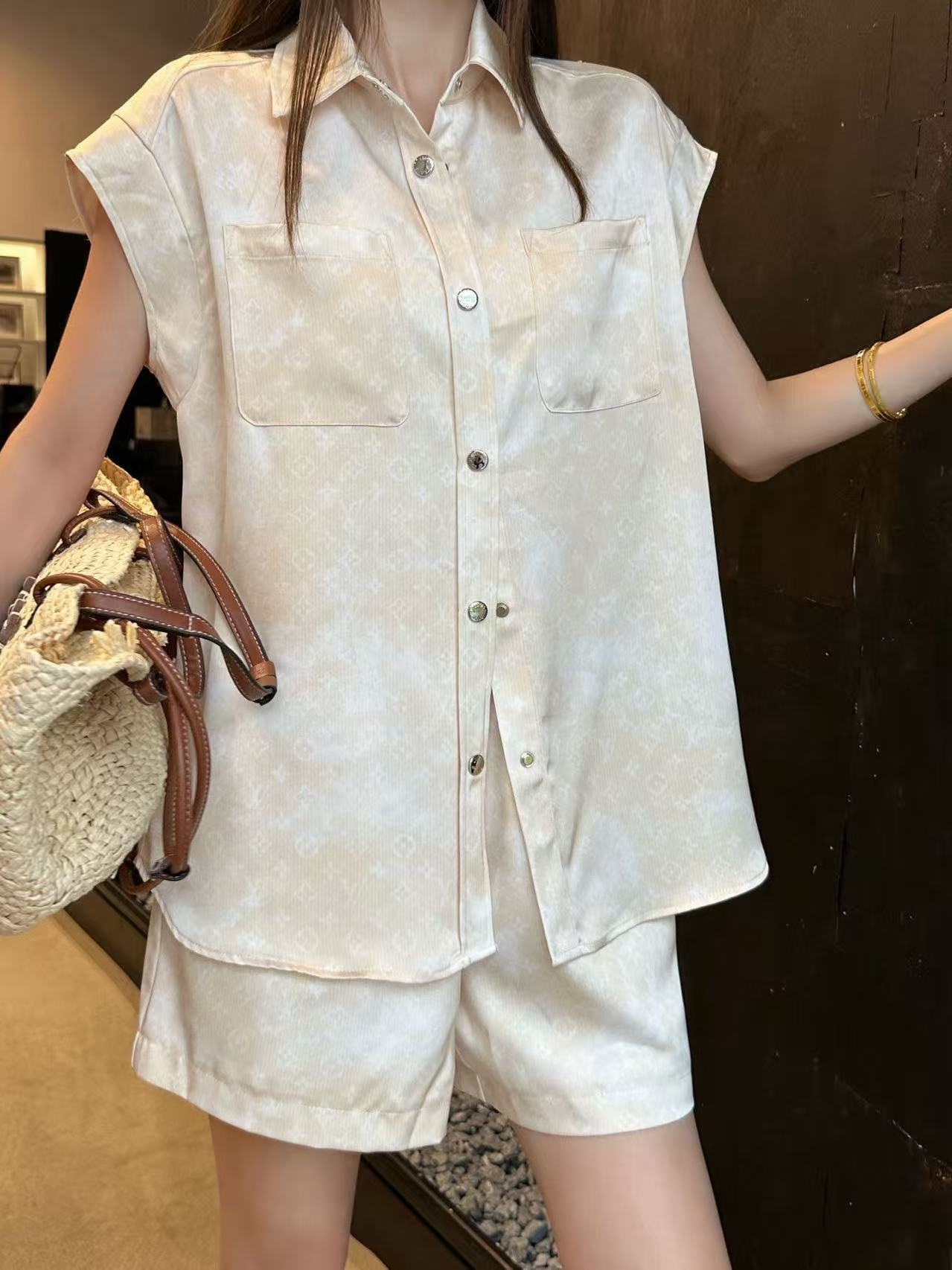 LV ノースリーブシャツ＆ショートパンツ セットアップ【50％割引+送料無料】