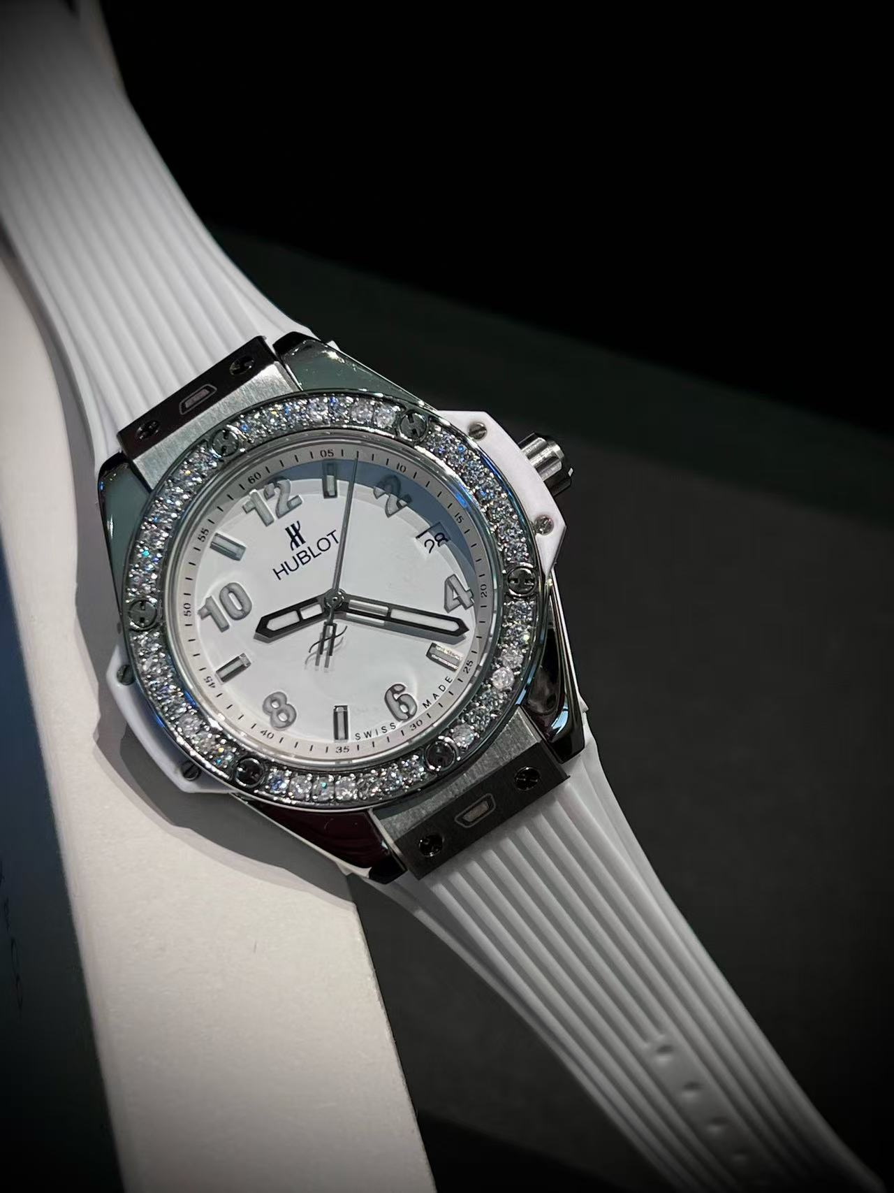 Hublot女性用ダイヤモンド時計【50％割引+送料無料】