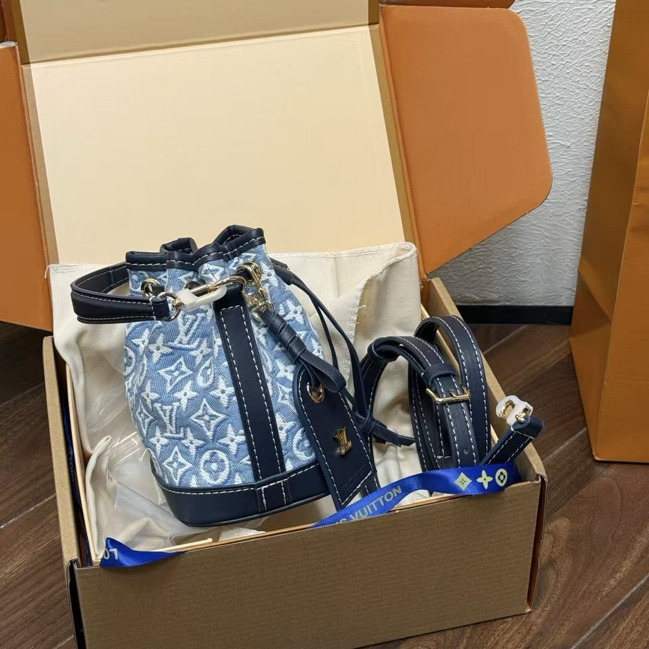 LV モノグラム・デニム バケットバッグ【50％割引+送料無料】