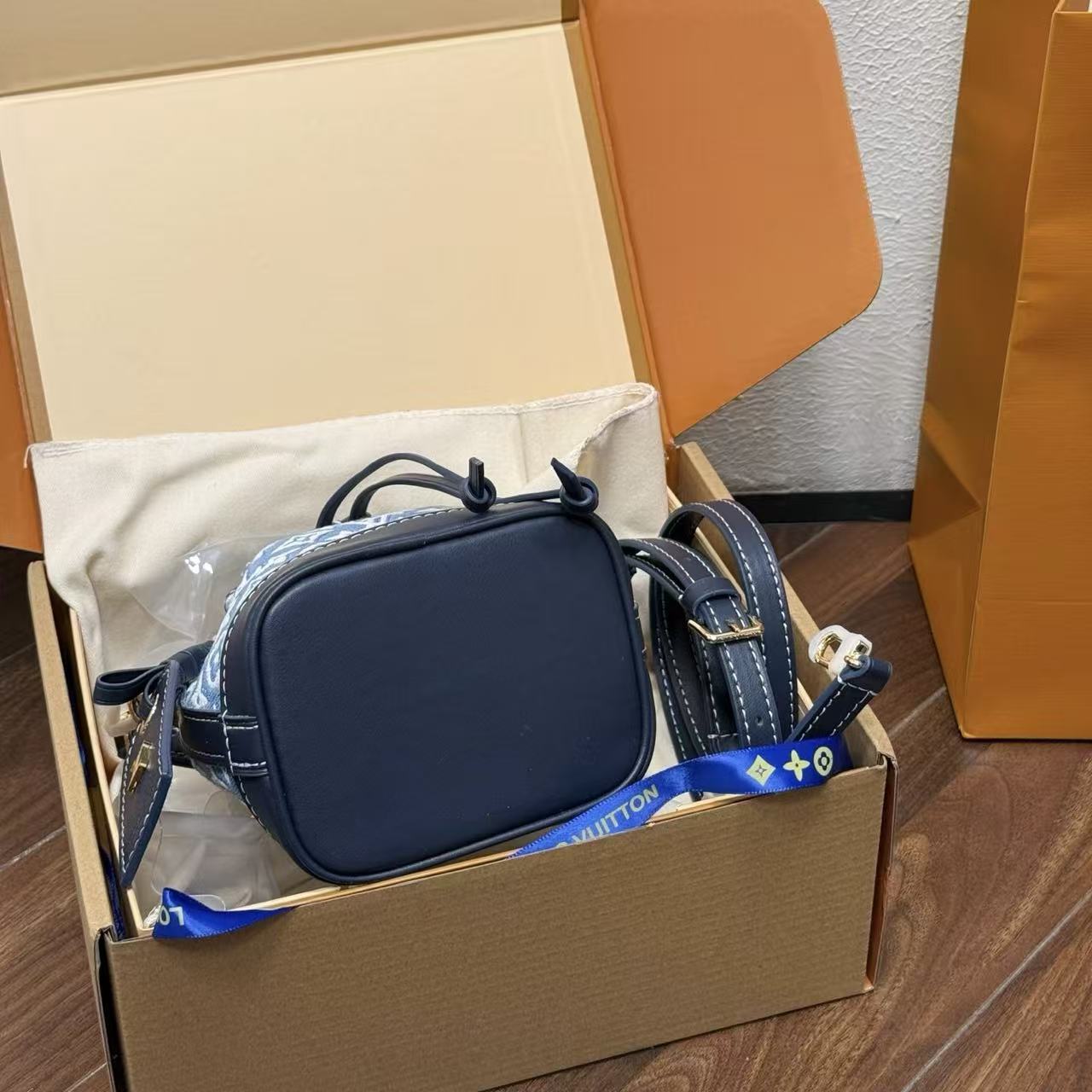 LV モノグラム・デニム バケットバッグ【50％割引+送料無料】