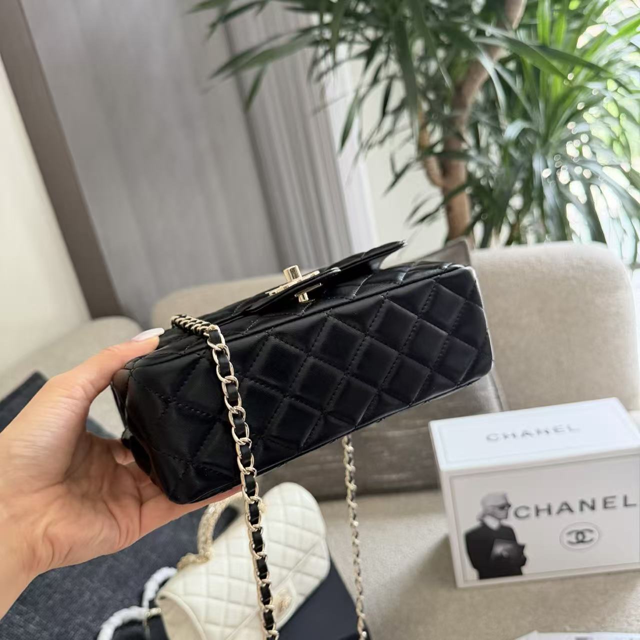 CHANE1 CFチェーンラムスキンショルダーバッグ【50％割引+送料無料】