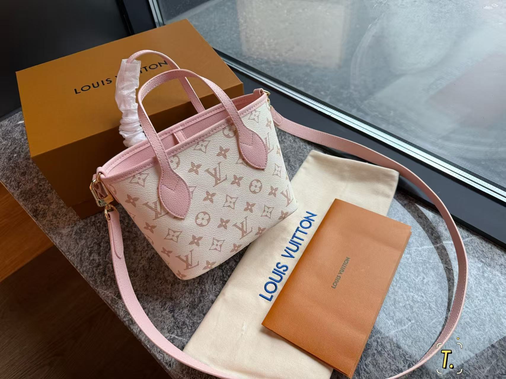 LV Neverfull BBハンドバッグ 【50％割引+送料無料】