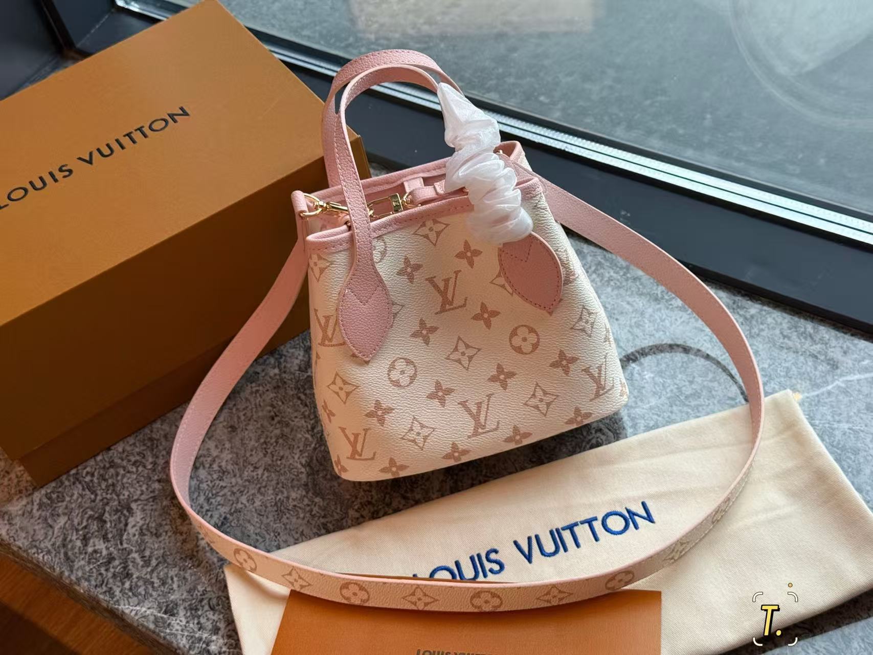 LV Neverfull BBハンドバッグ 【50％割引+送料無料】