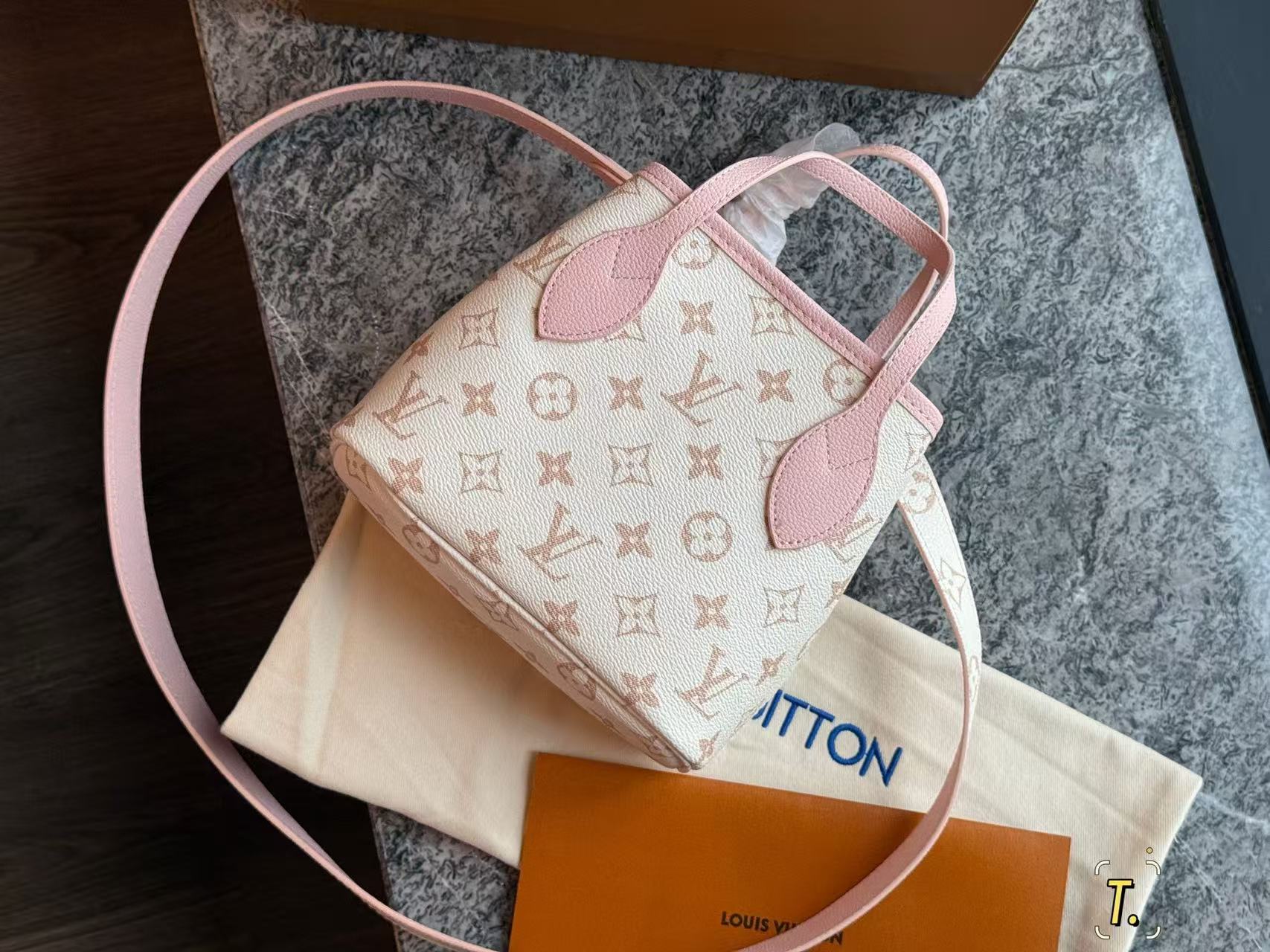 LV Neverfull BBハンドバッグ 【50％割引+送料無料】