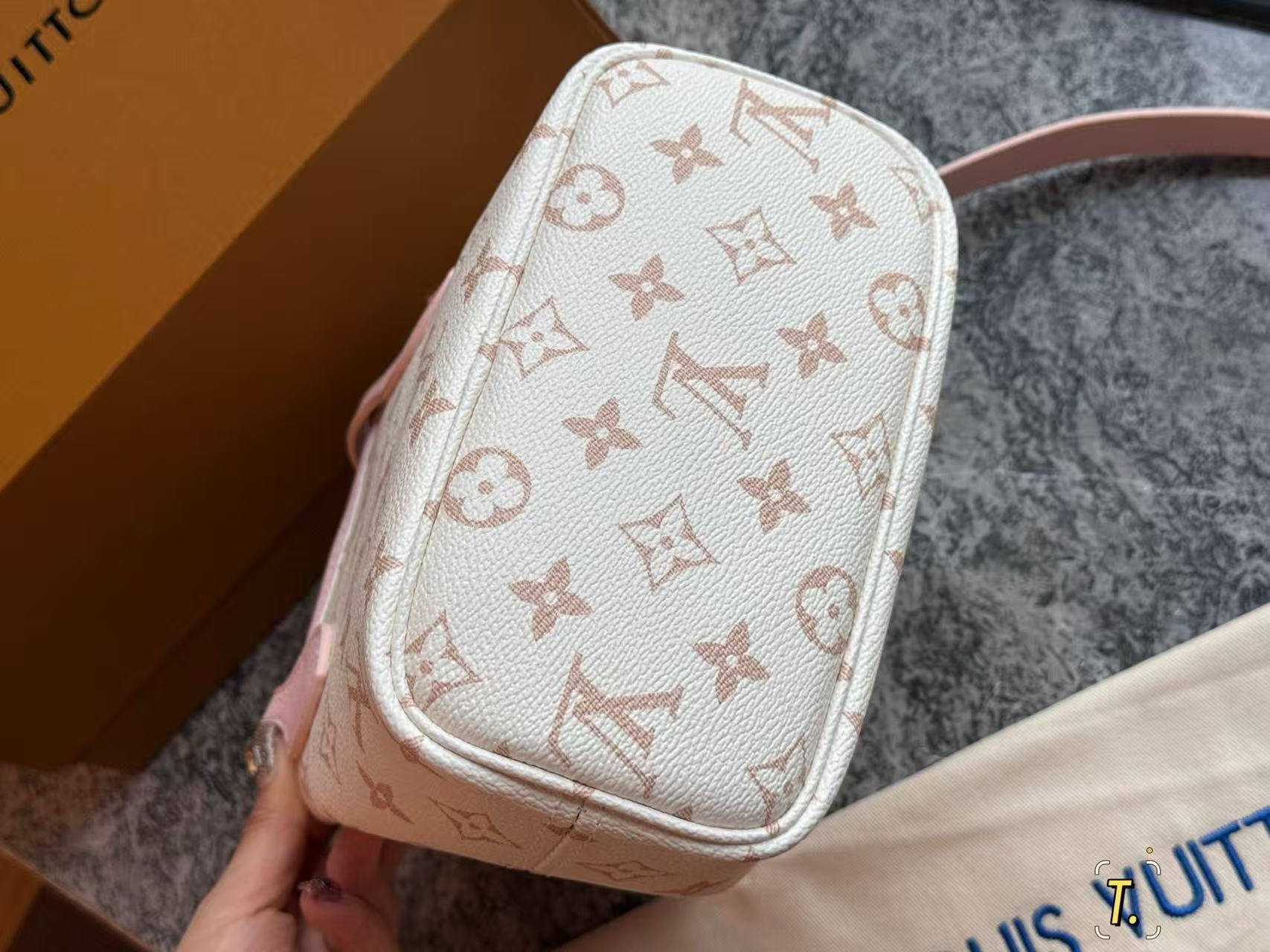 LV Neverfull BBハンドバッグ 【50％割引+送料無料】
