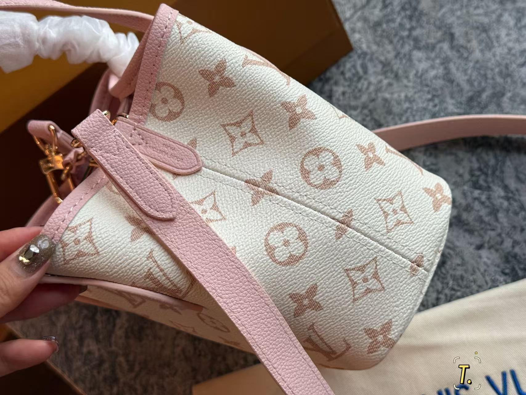 LV Neverfull BBハンドバッグ 【50％割引+送料無料】