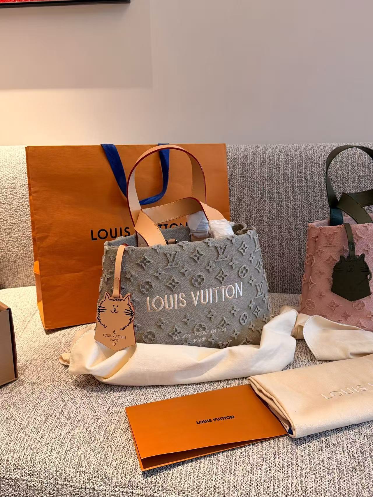LVエンボス加工ハンドバッグ 【50％割引+送料無料】