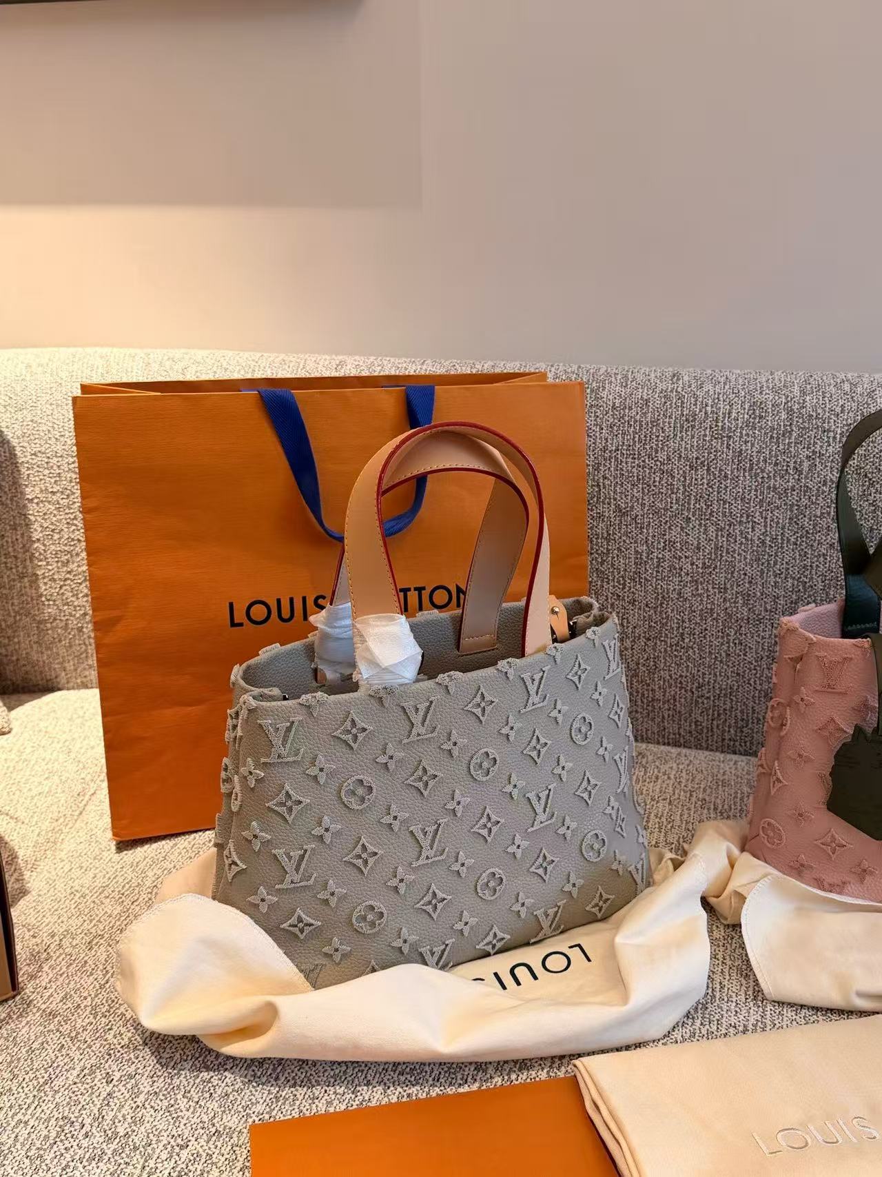 LVエンボス加工ハンドバッグ 【50％割引+送料無料】
