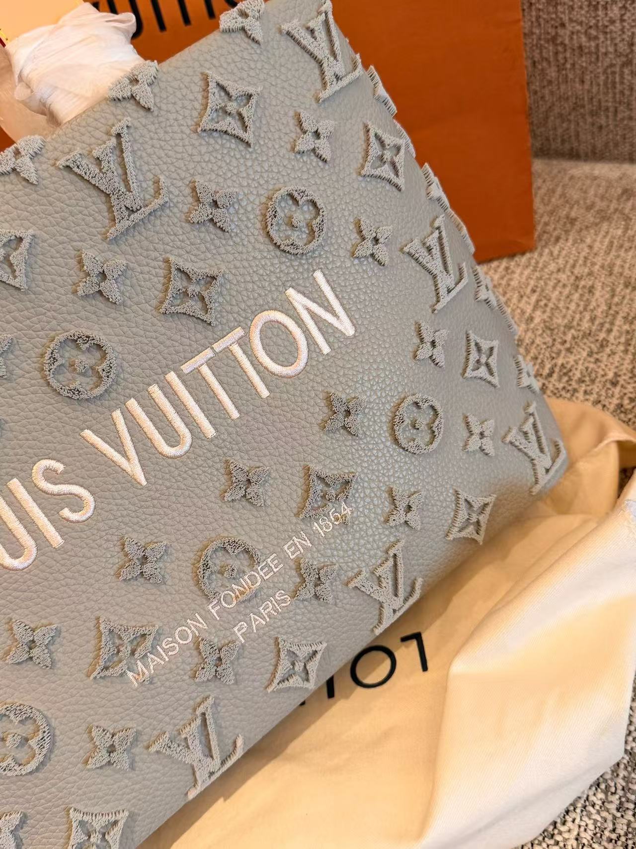 LVエンボス加工ハンドバッグ 【50％割引+送料無料】