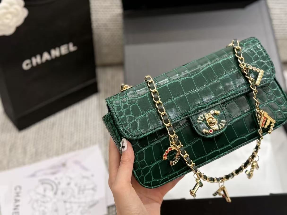 CHANE1 エンボス加工ハンドバッグ【50％割引+送料無料】