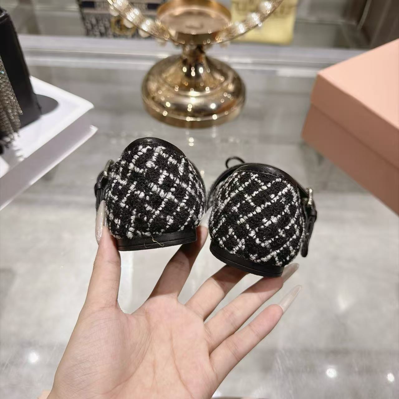M1UM1U 高品質ラウンドトゥ・ウールフラットシューズ【50％割引+送料無料】