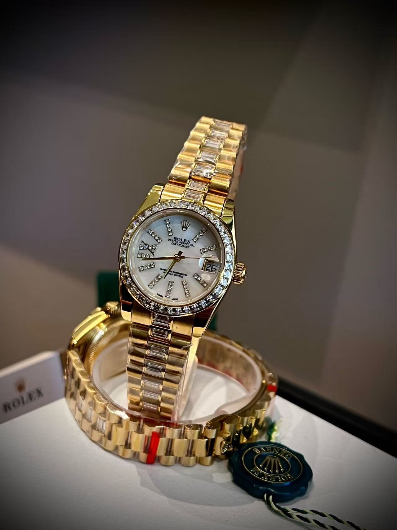 ROLEXダイヤモンドがちりばめられたスチール製のレディース腕時計【50％割引+送料無料】