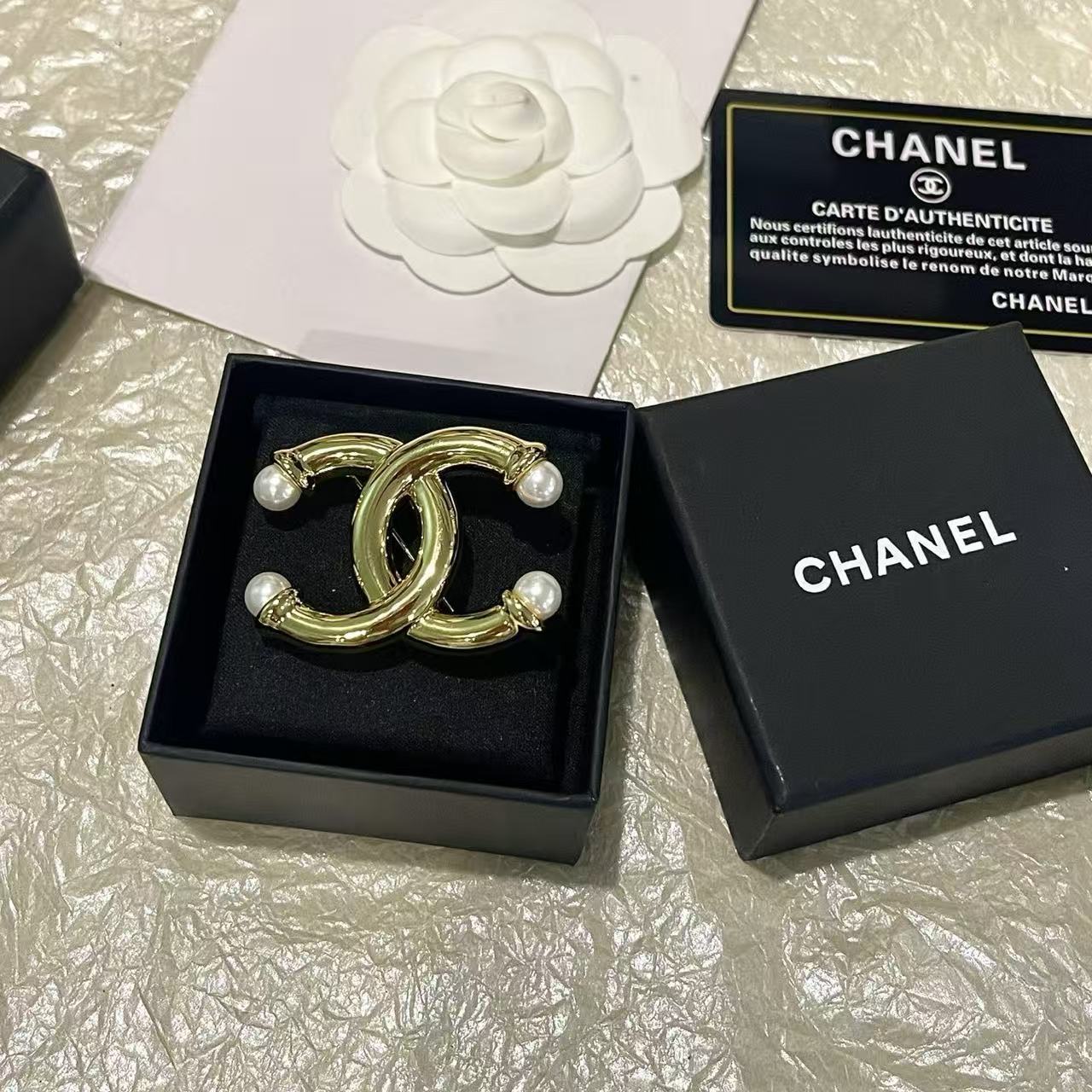 CHANE1 ダブルCパールブローチ【50％割引+送料無料】
