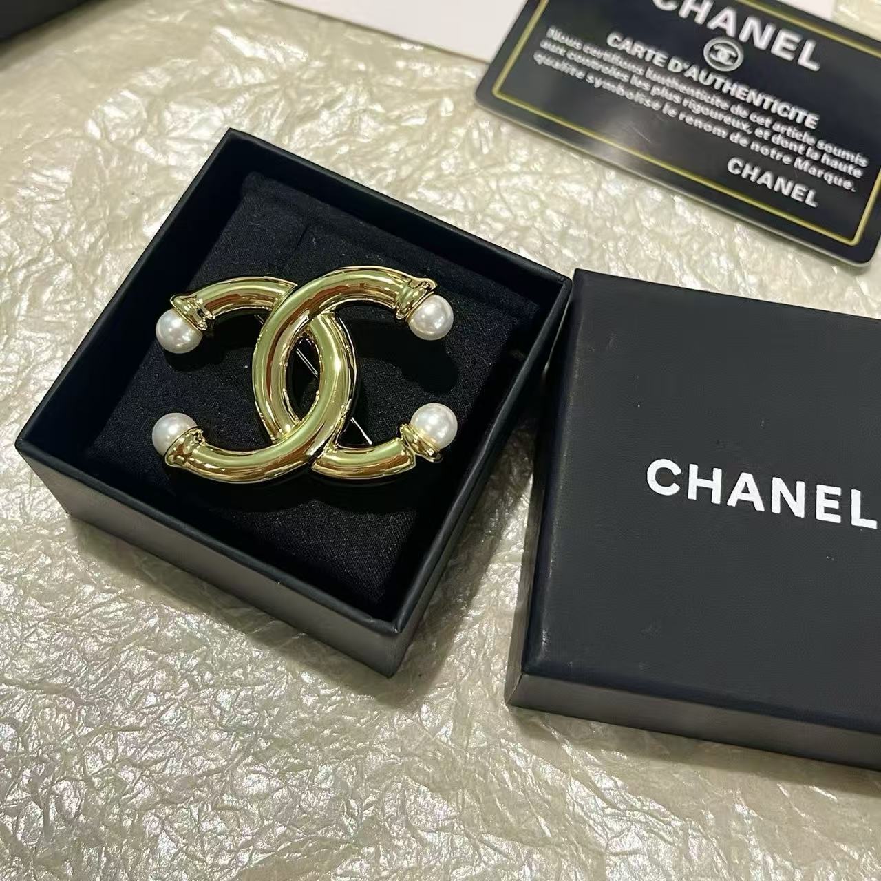 CHANE1 ダブルCパールブローチ【50％割引+送料無料】
