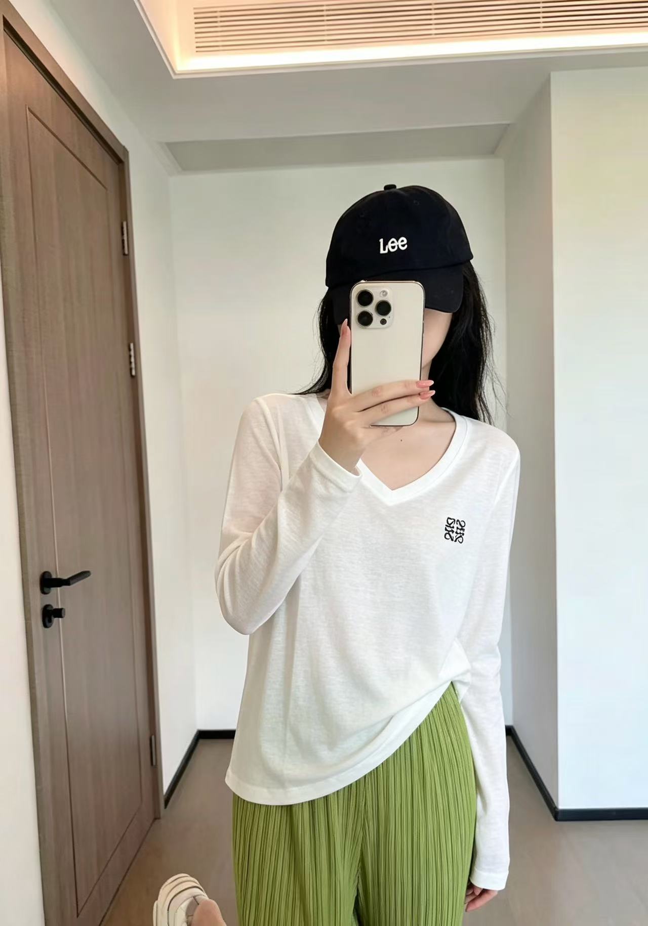 L0WEW シンプルなVネック長袖Tシャツ【50％割引+送料無料】