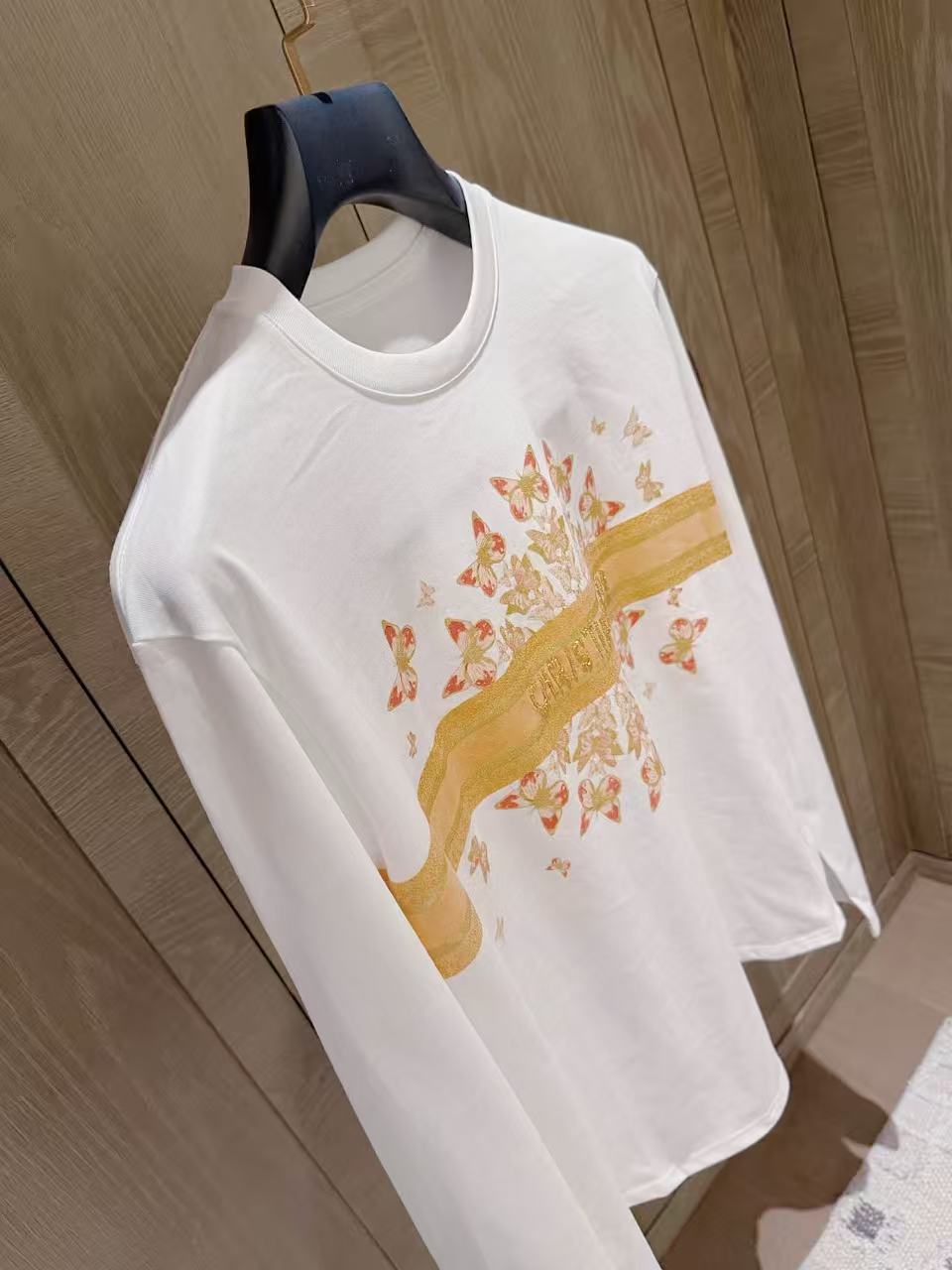 DI0Rバタフライ・レター 長袖Tシャツ【50％割引+送料無料】