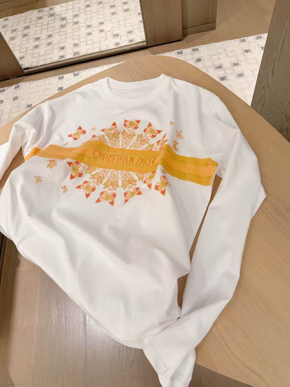 DI0Rバタフライ・レター 長袖Tシャツ【50％割引+送料無料】