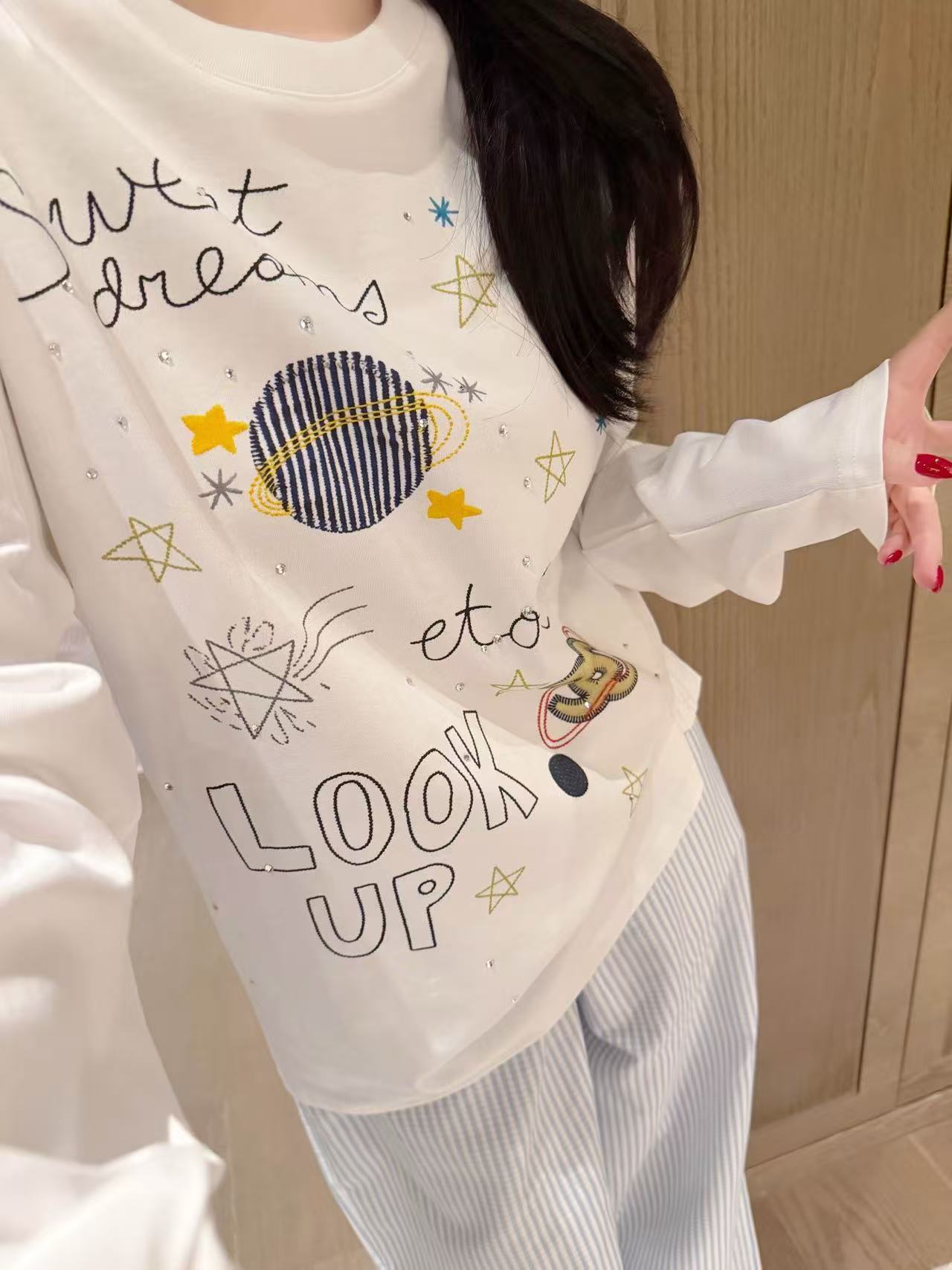CHANE1 刺繍プリント長袖Tシャツ【50％割引+送料無料】