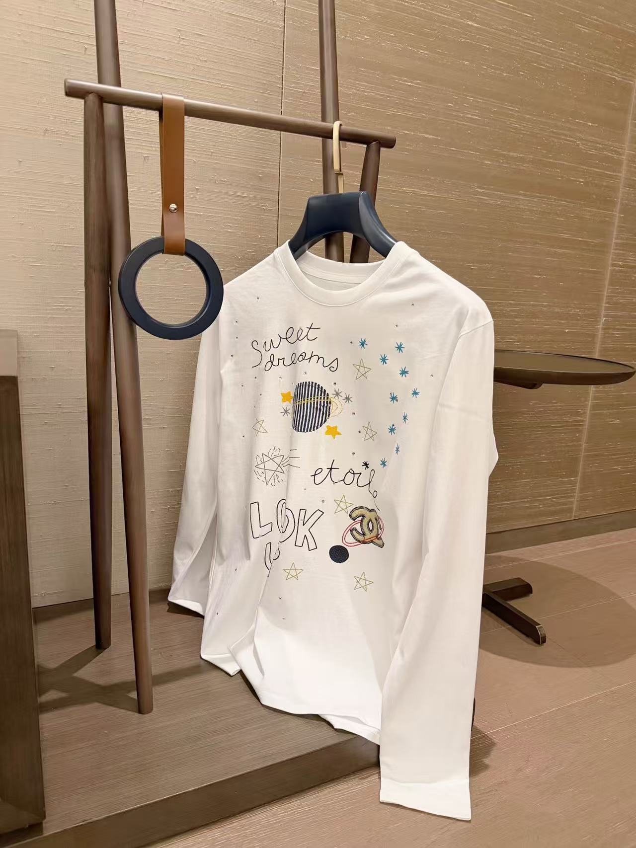 CHANE1 刺繍プリント長袖Tシャツ【50％割引+送料無料】
