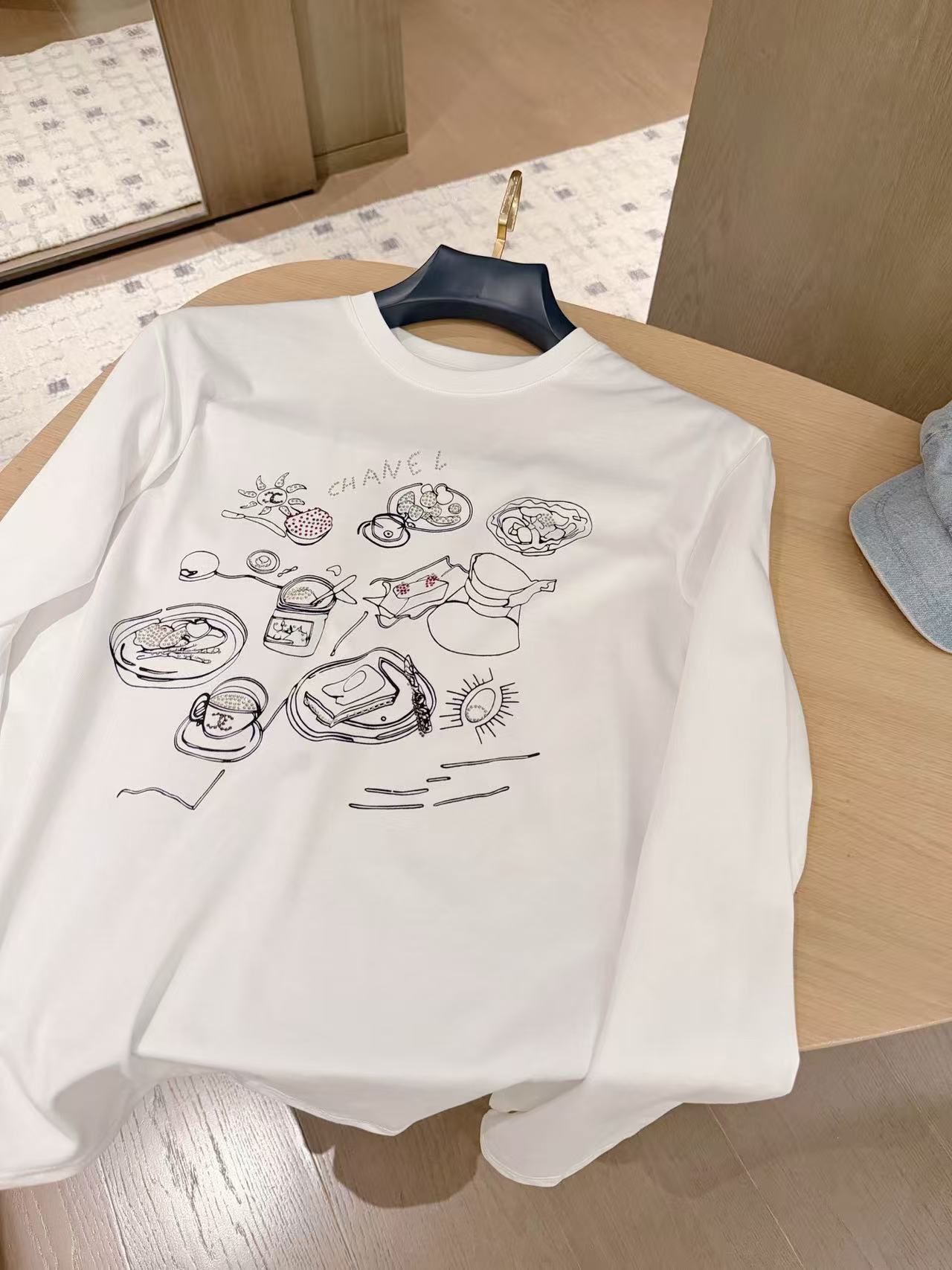 CHANE1 ラインストーン付き長袖Tシャツ【50％割引+送料無料】