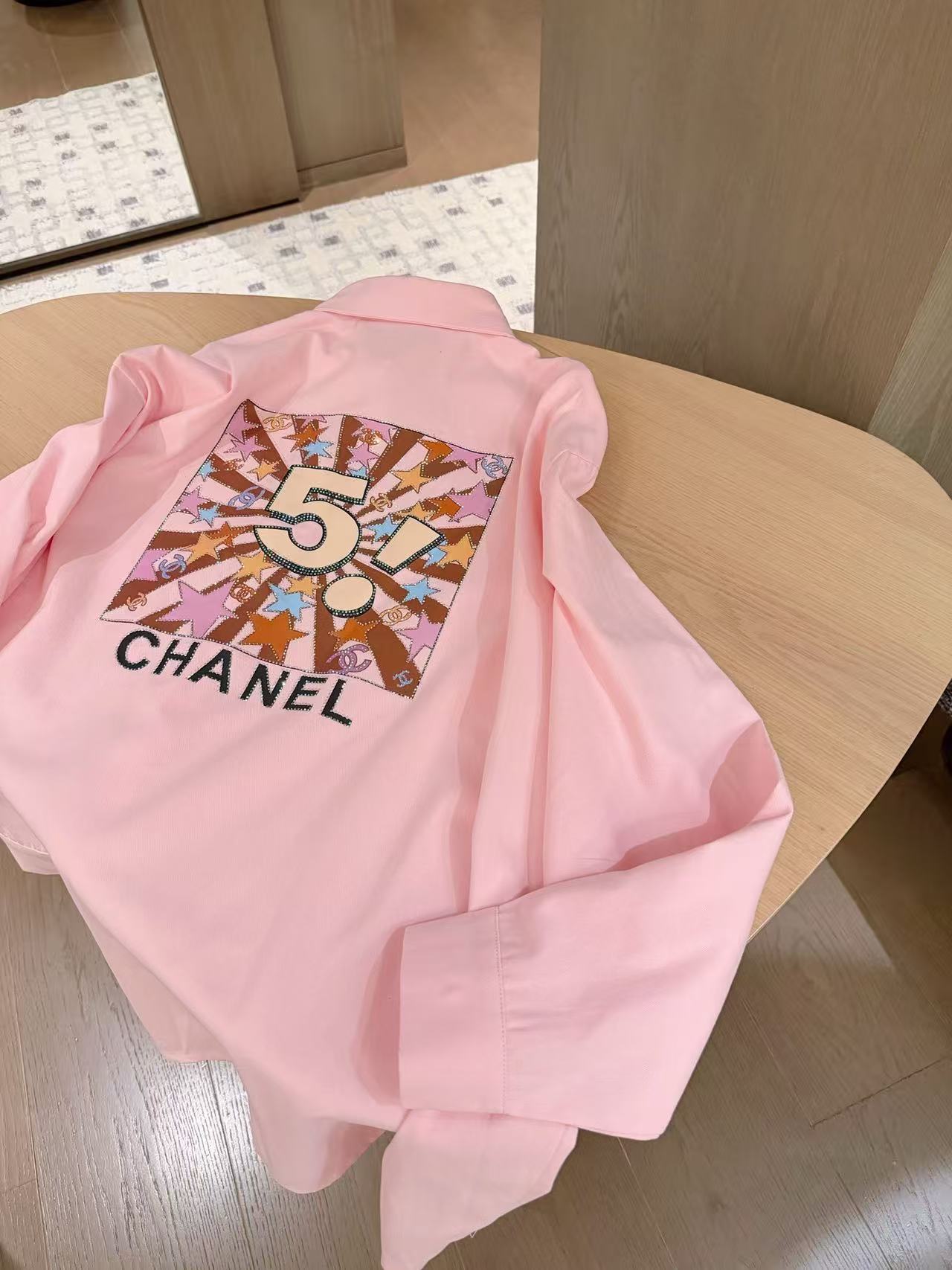 CHANE1 レインボーレターシャツ【50％割引+送料無料】