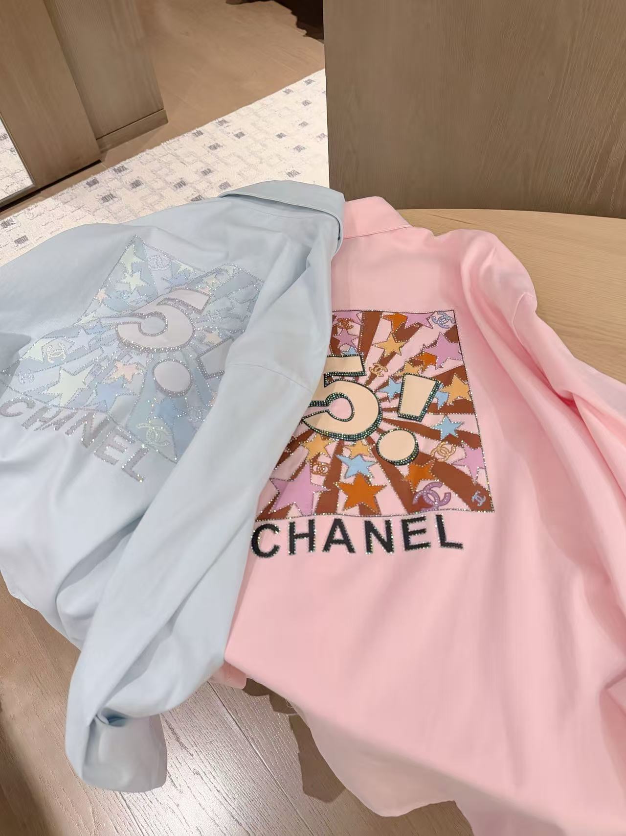 CHANE1 レインボーレターシャツ【50％割引+送料無料】