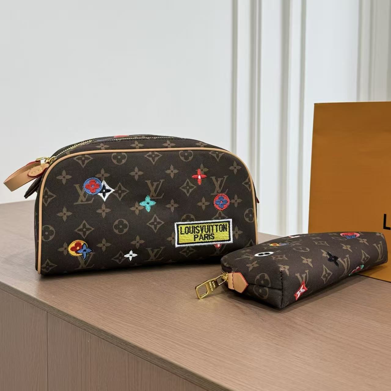 LV ファスナー付きコスメティックポーチ【50％割引+送料無料】