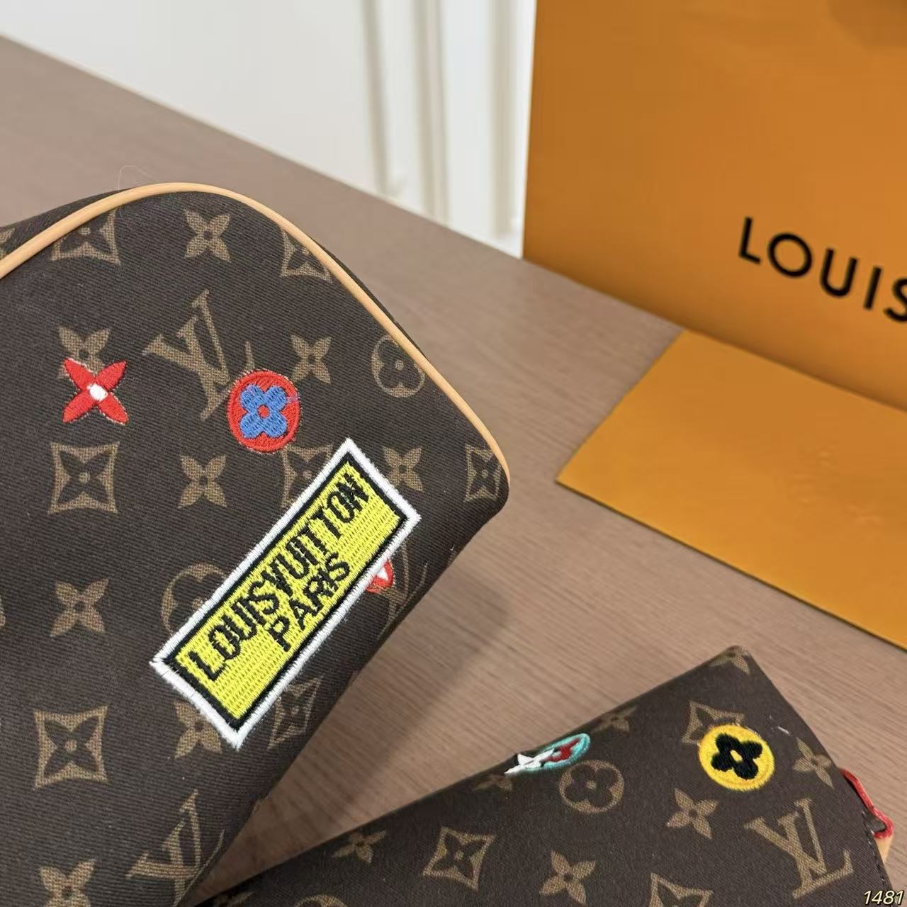 LV ファスナー付きコスメティックポーチ【50％割引+送料無料】