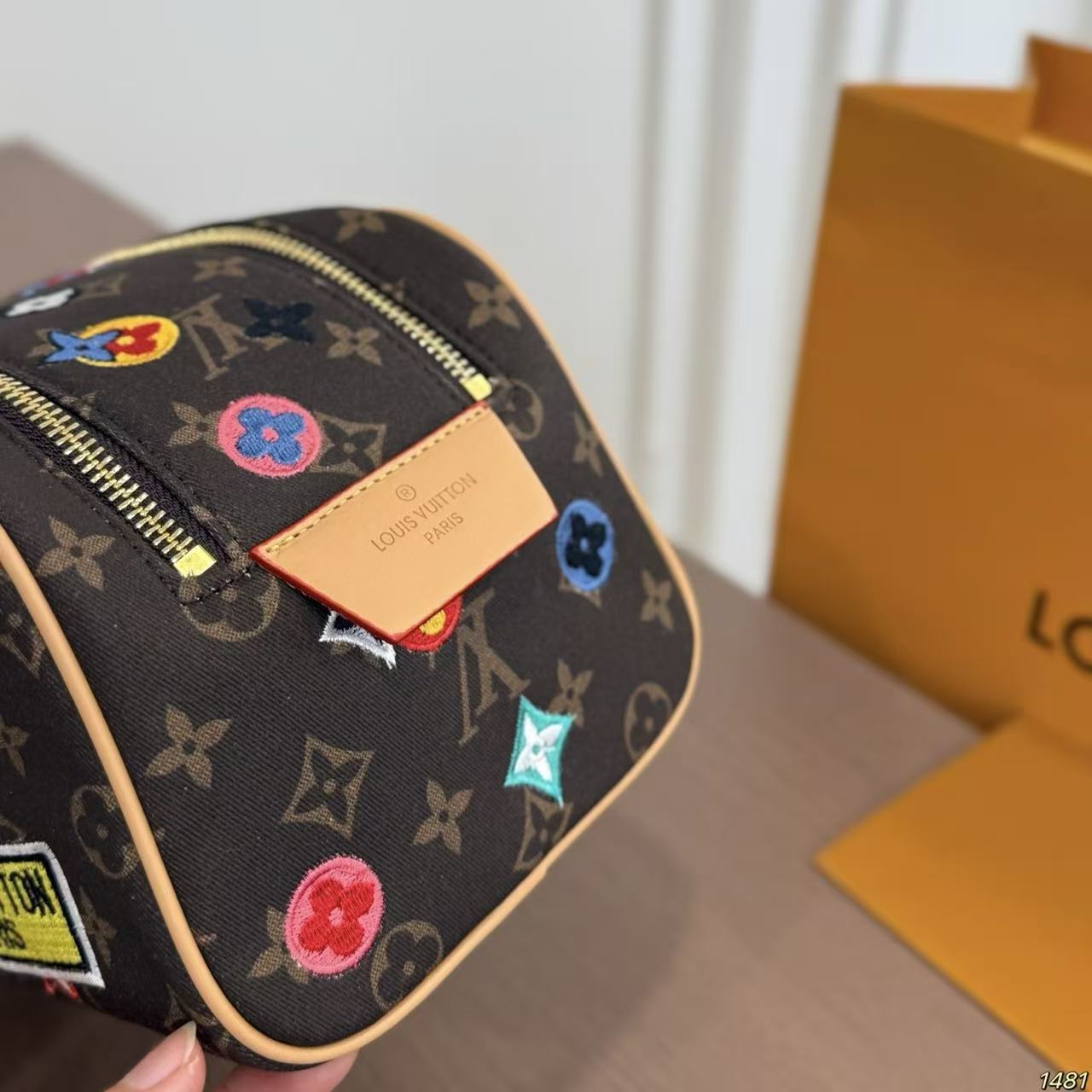 LV ファスナー付きコスメティックポーチ【50％割引+送料無料】
