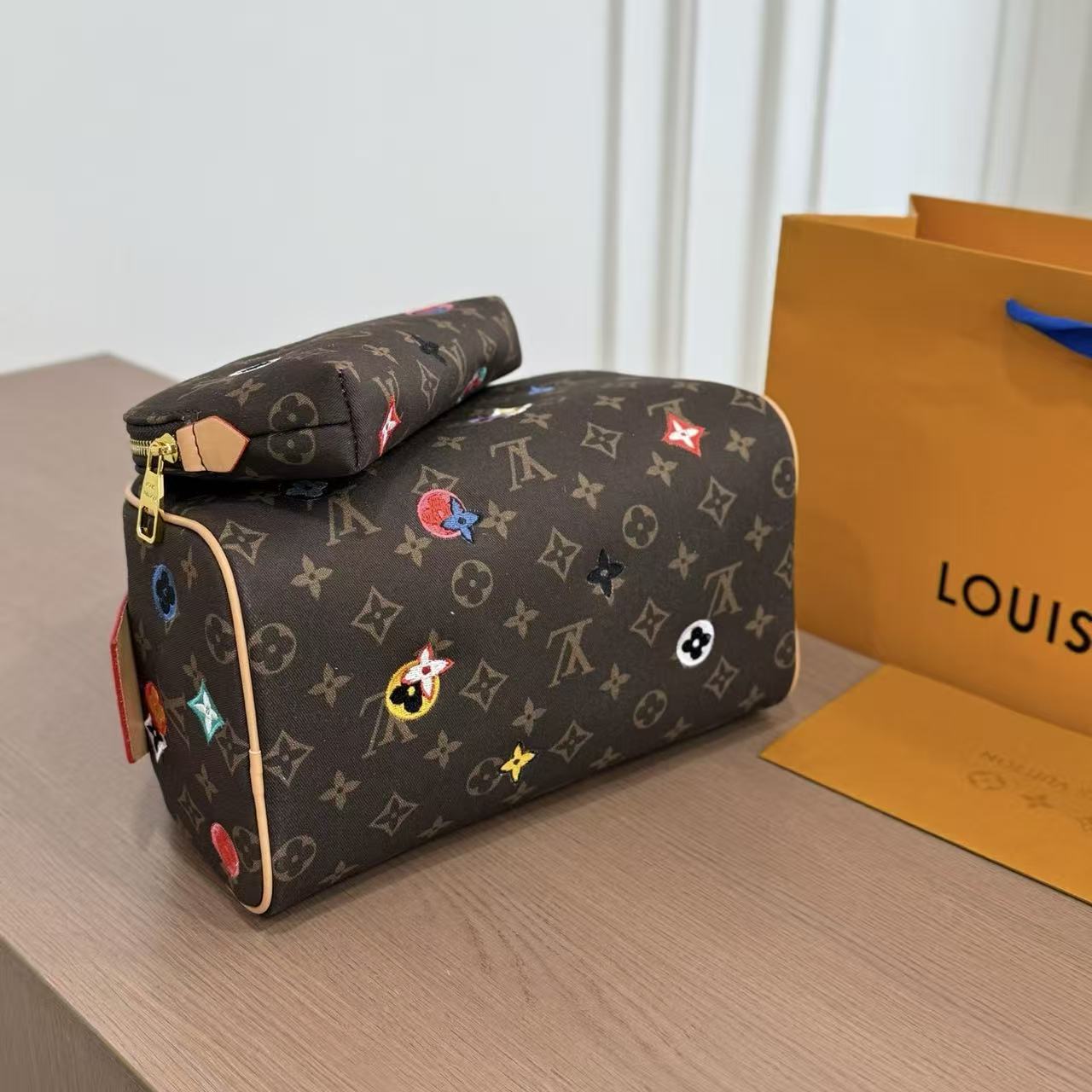 LV ファスナー付きコスメティックポーチ【50％割引+送料無料】