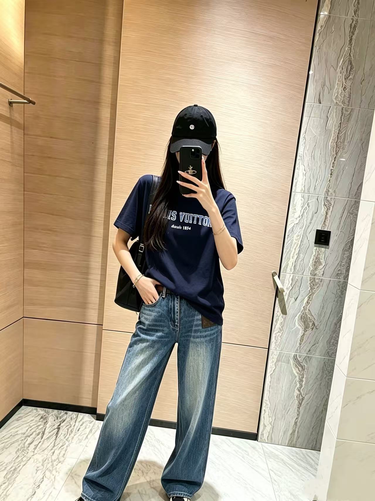 LVロゴ入り半袖Tシャツ【50％割引+送料無料】