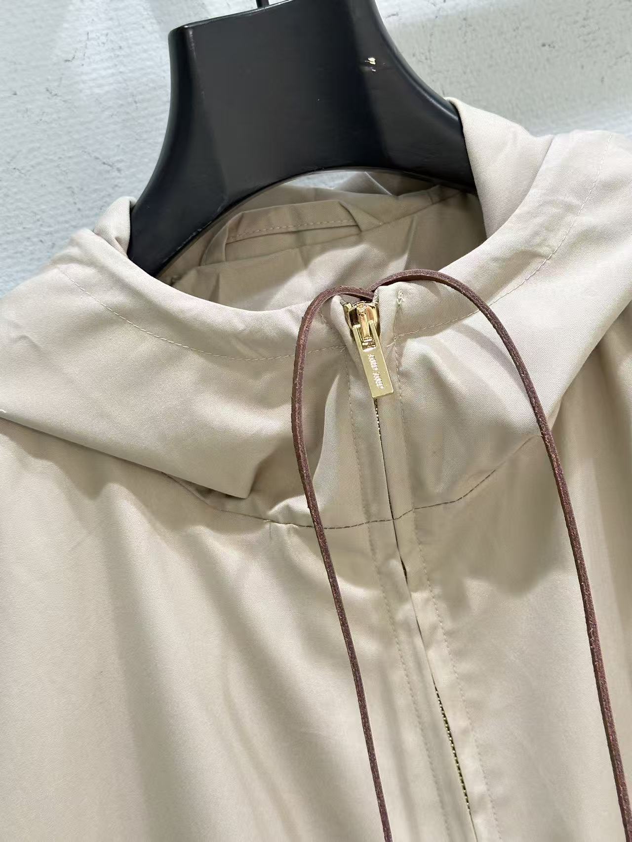 M1UM1U シンプルレターフード付きジャケット【50％割引+送料無料】