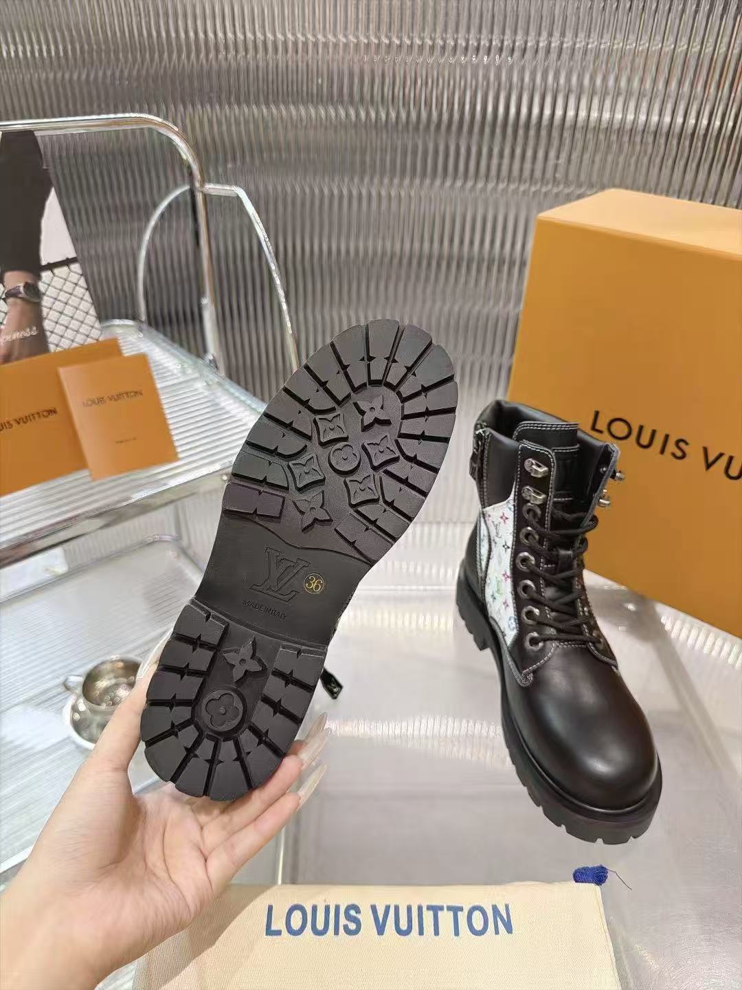 LV高品質プリント牛革のマーティンブーツ【50％割引+送料無料】