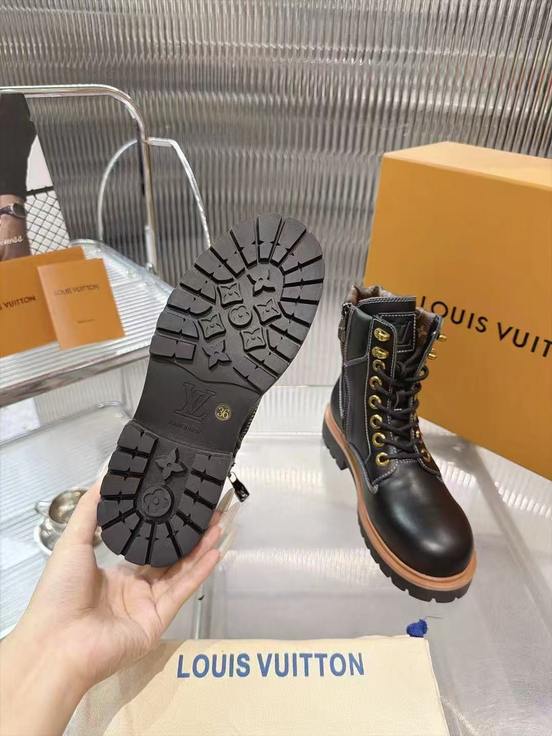 LV高品質の牛革を使用したカラーブロックデザインのマーティンブーツ【50％割引+送料無料】