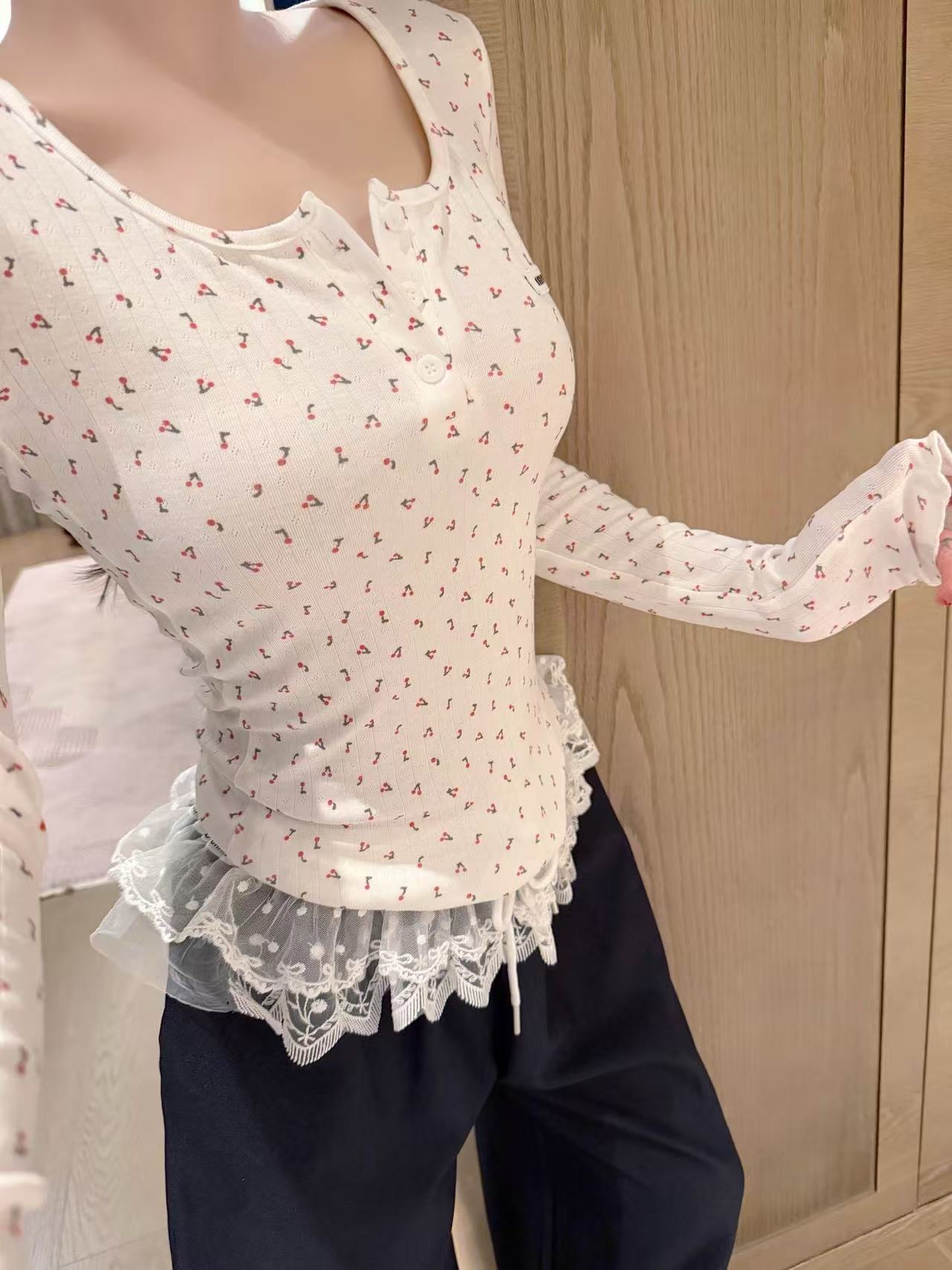 M1UM1U チェリー 長袖Tシャツ【50％割引+送料無料】