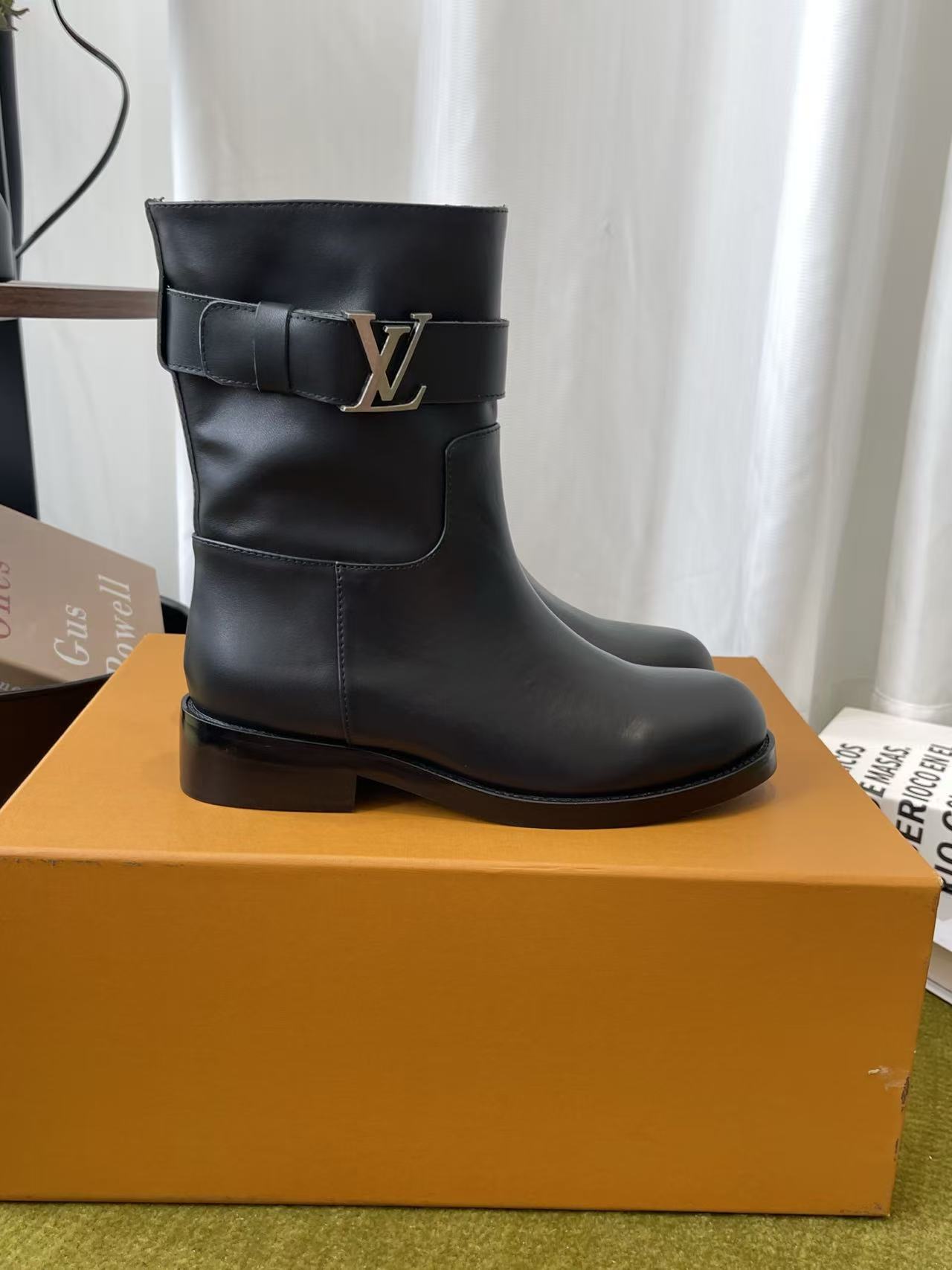 LV高品質の牛革製アンクルブーツ【50％割引+送料無料】