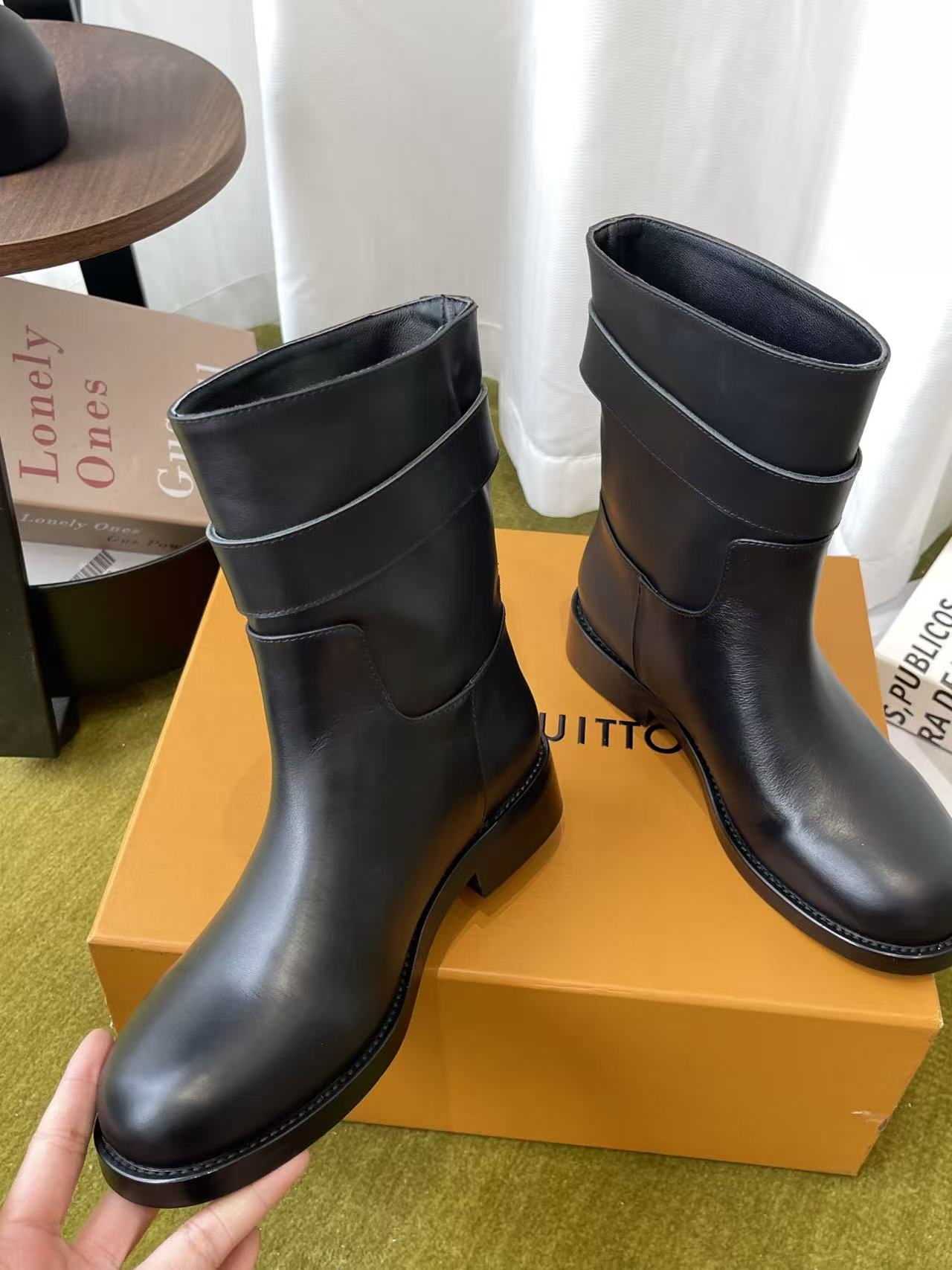 LV高品質の牛革製アンクルブーツ【50％割引+送料無料】