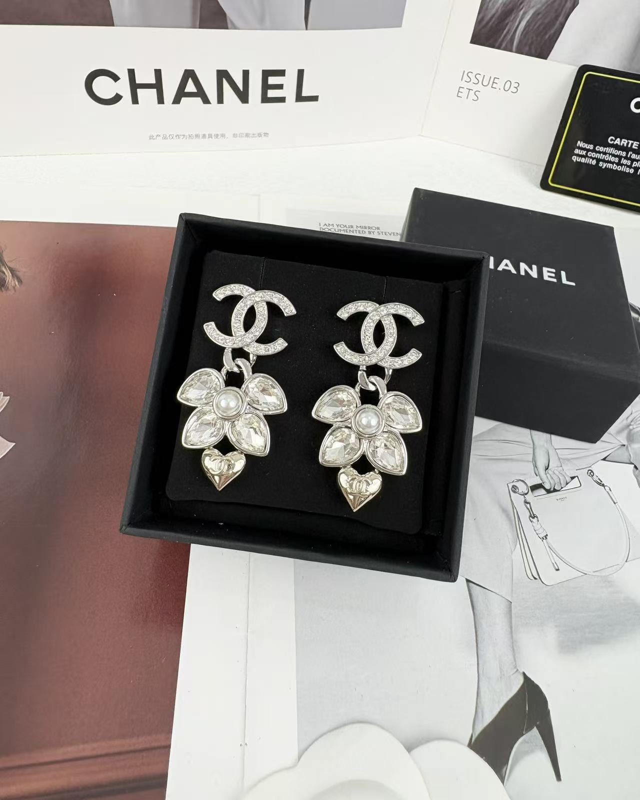 CHANE1 ダブルC ダイヤモンドパールスタッドピアス【50％割引+送料無料】