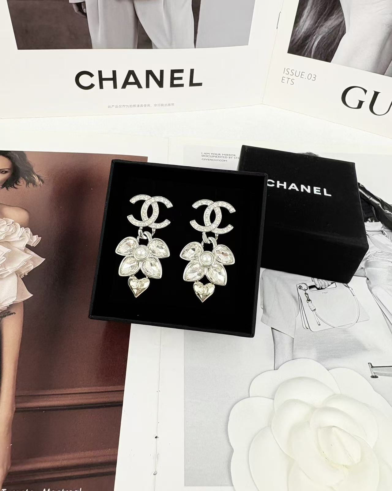 CHANE1 ダブルC ダイヤモンドパールスタッドピアス【50％割引+送料無料】
