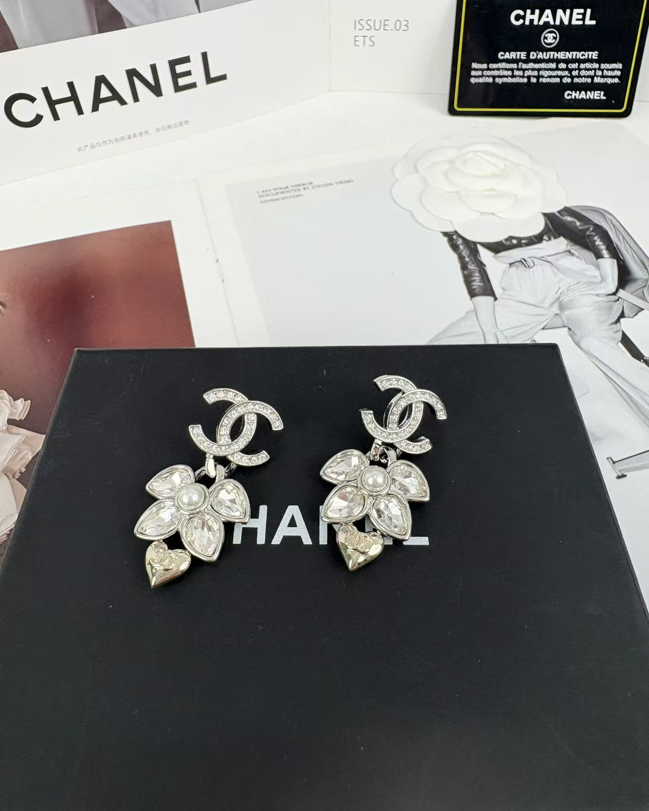 CHANE1 ダブルC ダイヤモンドパールスタッドピアス【50％割引+送料無料】