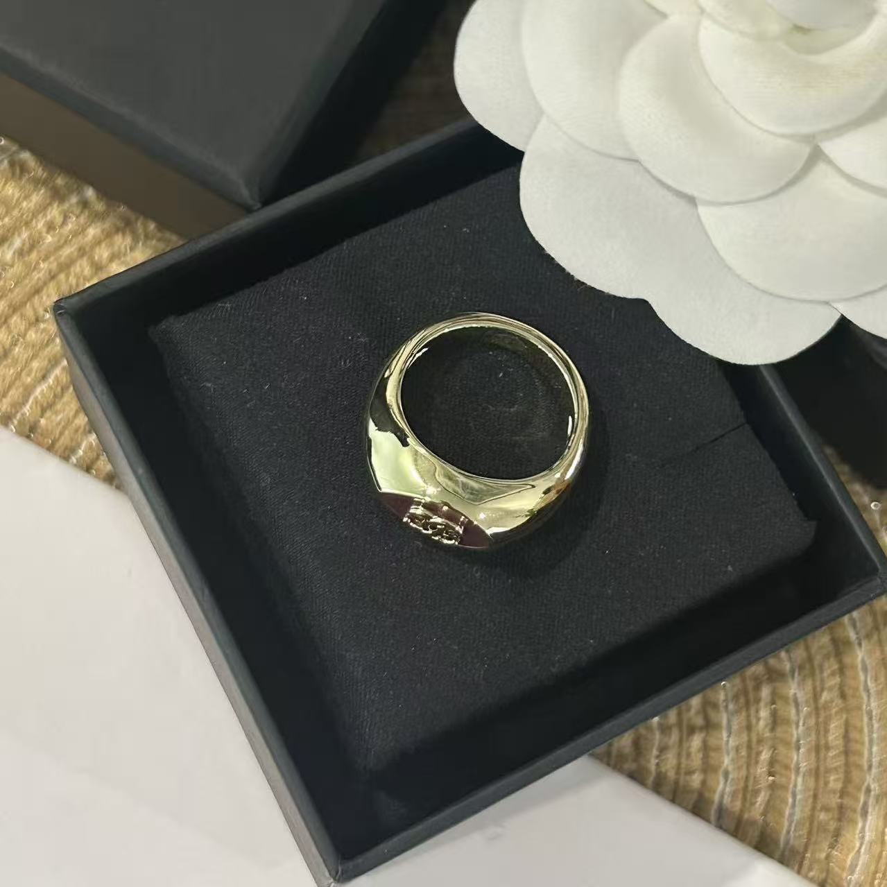 CHANE1 シンプルなダブルCリング【50％割引+送料無料】