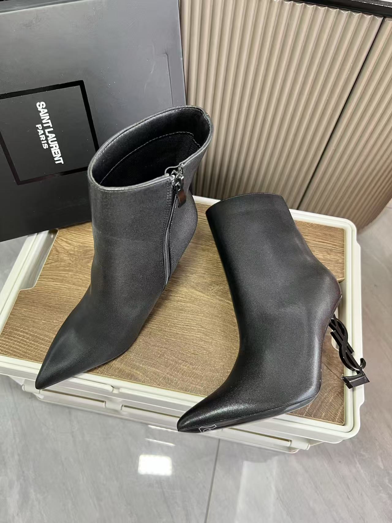YSL レザー ハイヒール アンクルブーツ【50％割引+送料無料】