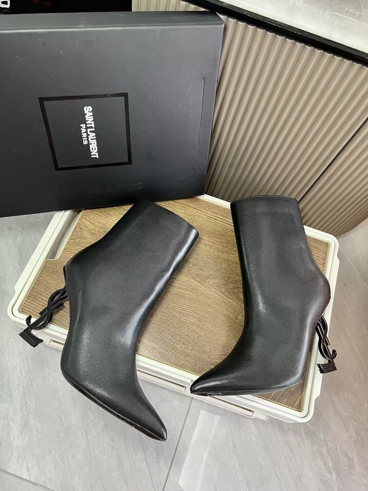 YSL レザー ハイヒール アンクルブーツ【50％割引+送料無料】