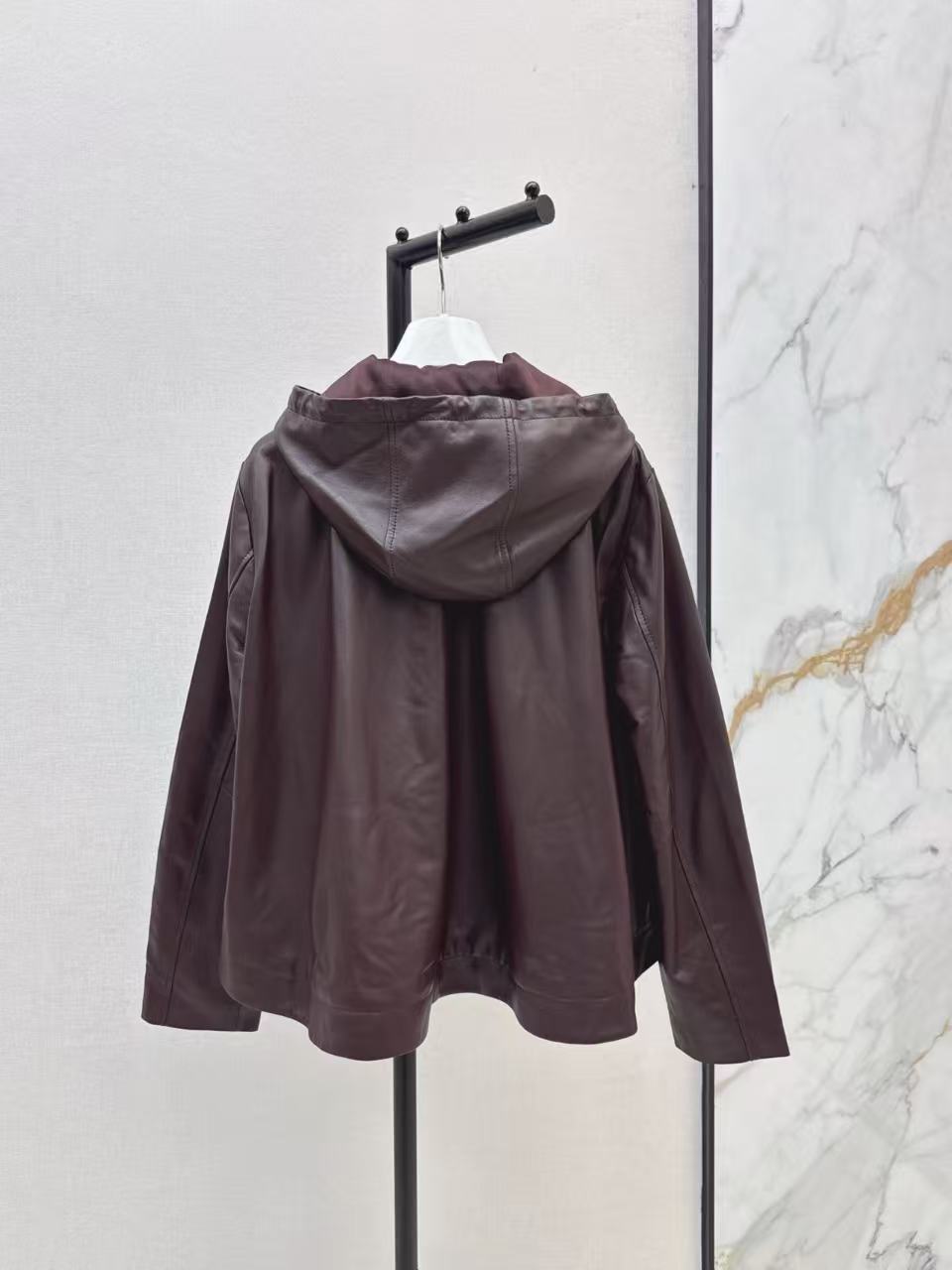 L0WEW刺繍ロゴ入りレザージャケット【50％割引+送料無料】