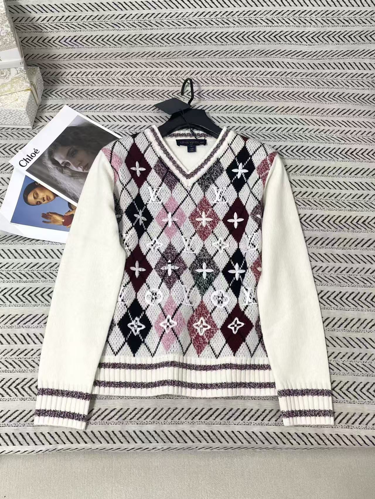 LV刺繍 Vネック ウールセーター【50％割引+送料無料】